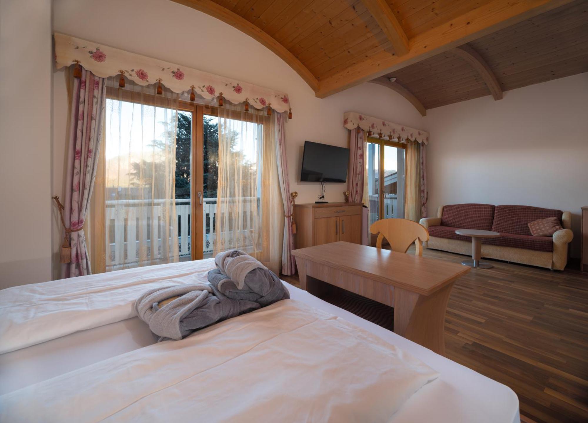 Hotel Weingarten Appiano Sulla Strada Del Vino Esterno foto